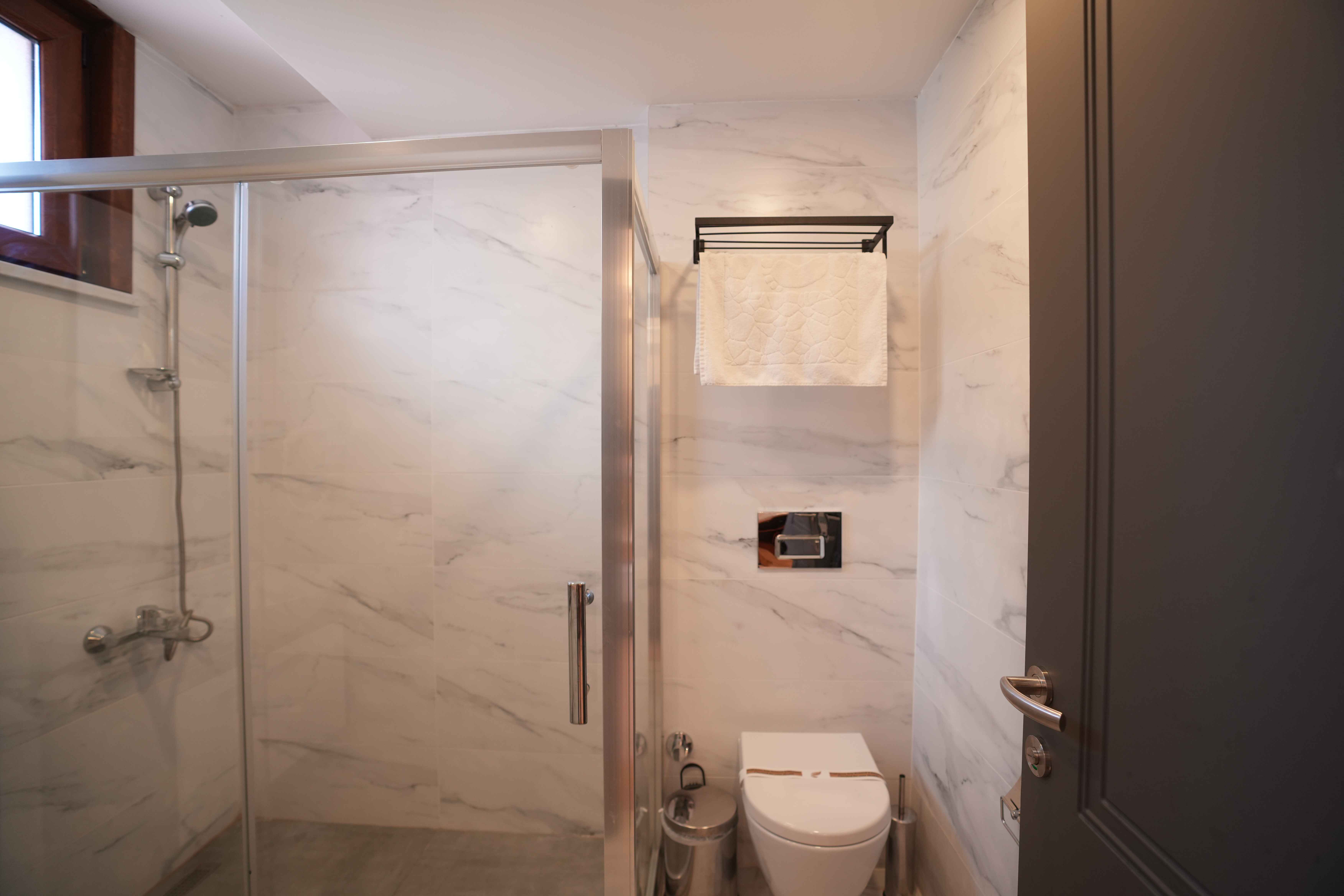 Single & Double Room - Image 8